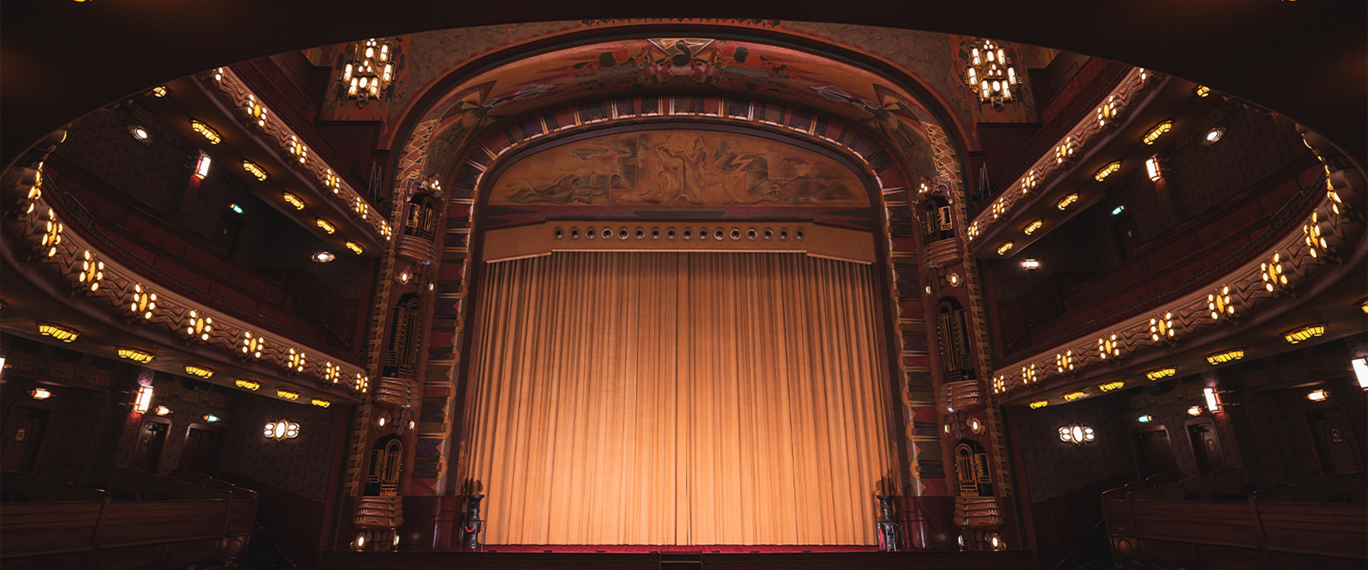 ERNEUT AUSGEZEICHNET